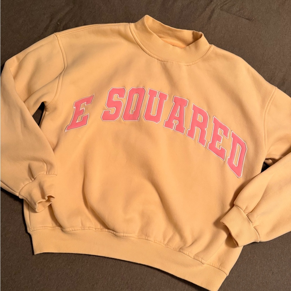 Embroidered Mockneck sweatshirt size small